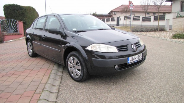 Renault Megane Limousine 1.6 Authentique Magyar...