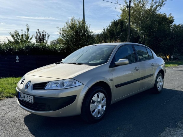 Renault Megane Limousine 1.6 Dynamique Magyar/K...