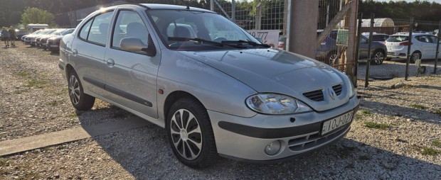 Renault Megane Limousine 1.6 Dynamique Plus 2 e...