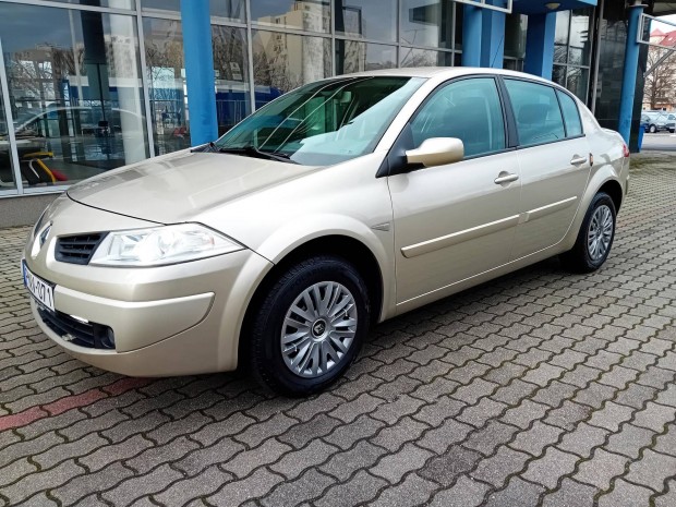 Renault Megane Limousine 1.6 Live Harmincbl eg...