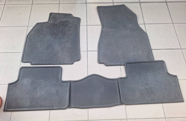 Renault Megane, Fluence gumiszőnyeg