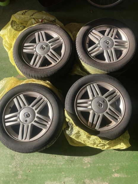 Renault Megane, Scenic 16" Alufelni 4X100 nyri 205/55R16 gumival