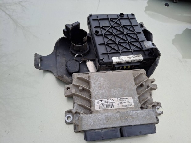 Renault Megane alkatr�szek elad� 