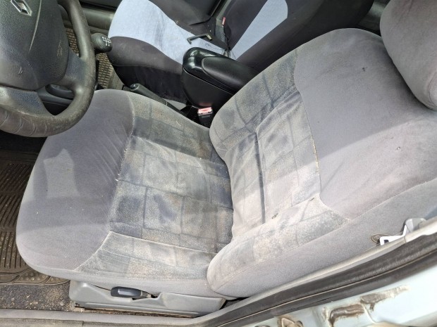 Renault Megane bontdik 