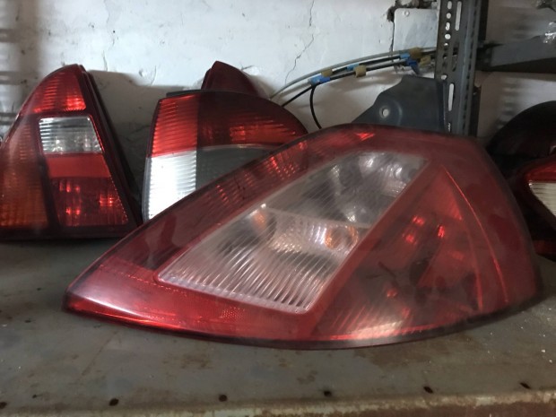 Renault Megane ferdehátú hátsó lámpa