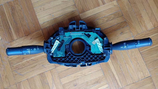 Renault Megane kormánykapcsoló eladó.