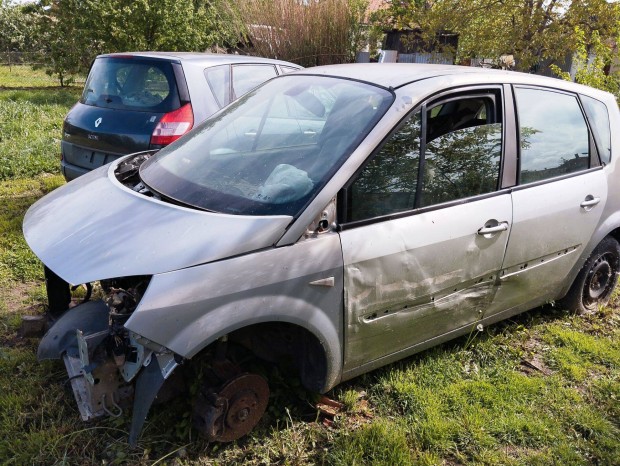 Renault Scenic 1.9 dci 2005. évi megmaradt alkatrészei frsz: LPN305