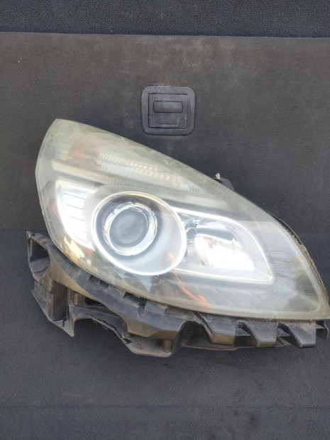 Renault Scenic 2 FL xenon lámpa jobb első fül törött
