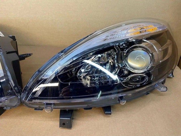 Renault Scenic 3 faceliftes bal első fényszóró lámpa 2012-