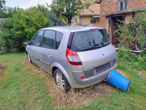 Renault Scénic II 1.5dci alkatrésznek (facelift előtti)