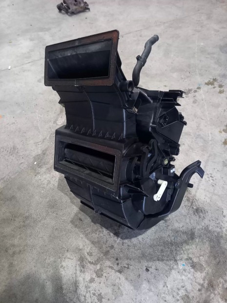 Renault TRAFIC Opel VIVARO 01- F�t�sbox f�t�radi�tor radi�tor h�z 8346