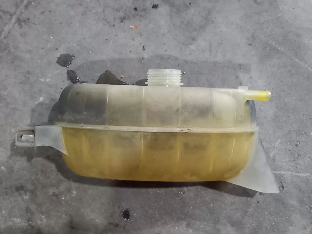 Renault TRAFIC Opel VIVARO 01- V�ztart�ly v�z kiegyenl�t� tart�ly 8111