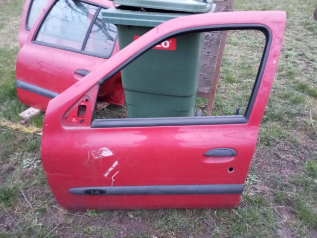 Renault Thalia bal els� ajt�