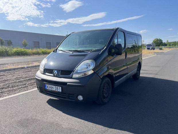 Renault Trafic 1.9 dCi L1H1 Passenger folyamato...