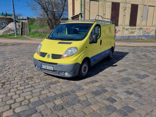 Renault Trafic 2.0DCI keveset futott, tetőcsomagtartóval eladó