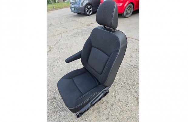 Renault Trafic 3 vezető ülés 2014-