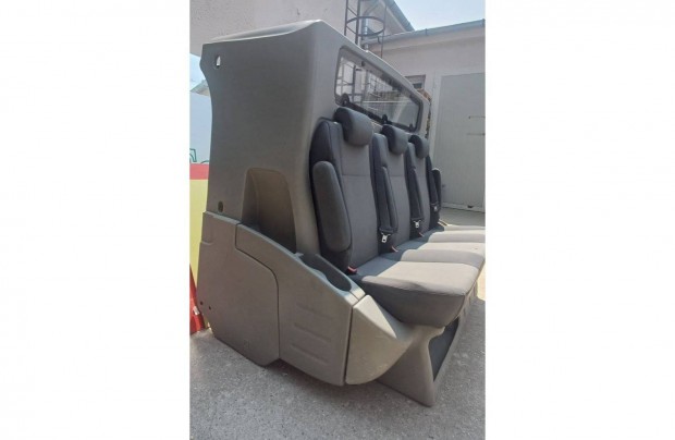 Renault Trafic II. (2001-2014) m�sodik �l�ssor elad�