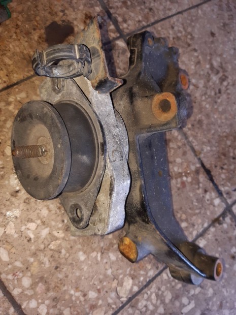 Renault Trafic Motortartó Bak