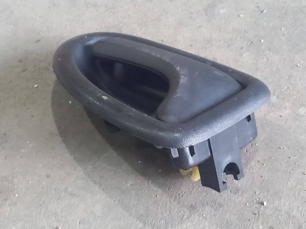 Renault Trafic Opel Vivaro 01- Bal első ajtó ajto belső kilincs 8382
