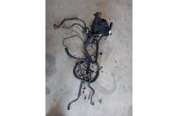 Renault Trafic Opel Vivaro Motortér kábelköteg köteg csatlakozó 8338