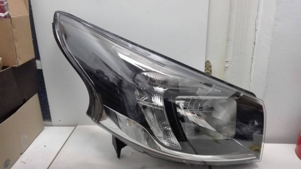 Renault Trafic/Opel Vivaro fényszóró jobb 2014 -> 2017 (H4) Karcos!