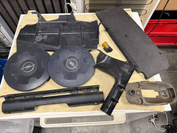 Renault Trafic / Opel Vivaro alkatr�szek