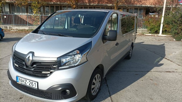 Renault Trafic kisbusz