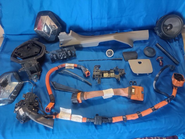 Renault Zoe alkatr�szek 2013 as