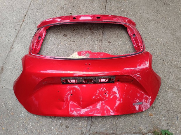 Renault Zoe csomagt�r ajt� s�r�lt