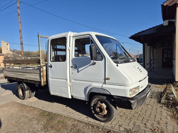 Renault, 7-szemlyes,j szer platval elad.