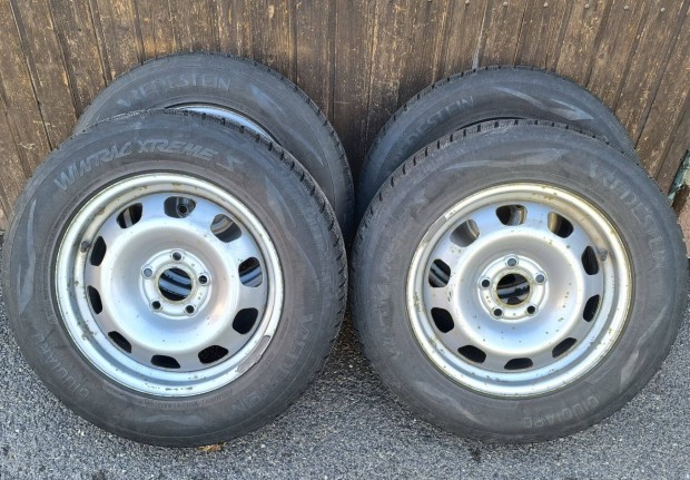 Renault. Nissan, Dacia Duster 215/65R16 téligumi szett Vredestein