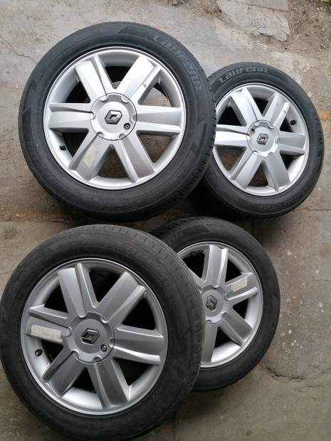 Renault alufelni 80%-os nyári gumival