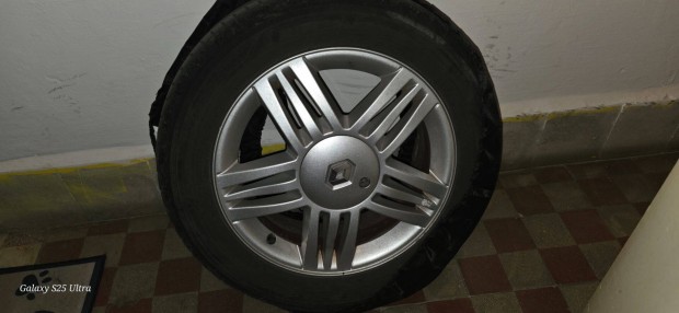 Renault felnik,gumikkal,,,,4x100