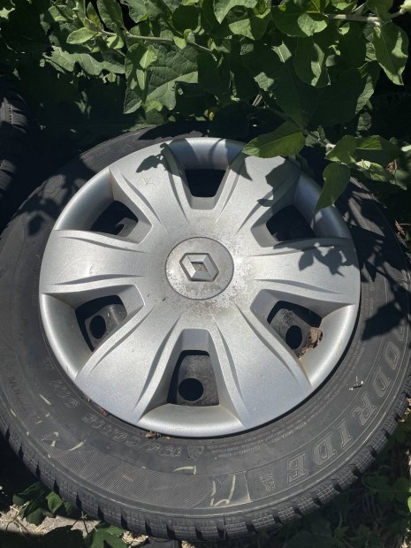 Renault gyári acélfelni téligumival dísztárcsával