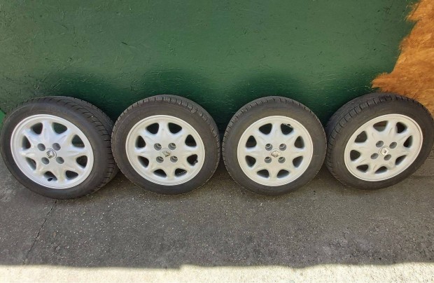 Renault gyári alufelni nyári gumival