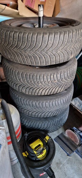 Renault kangoo/ Dacia Docker 15" tlikerk garnitra!