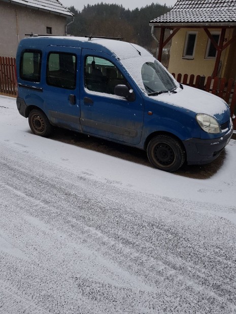 Renault kangoo alkatr�sznek