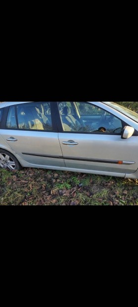 Renault laguna 2.2 dci összes alkatrésze