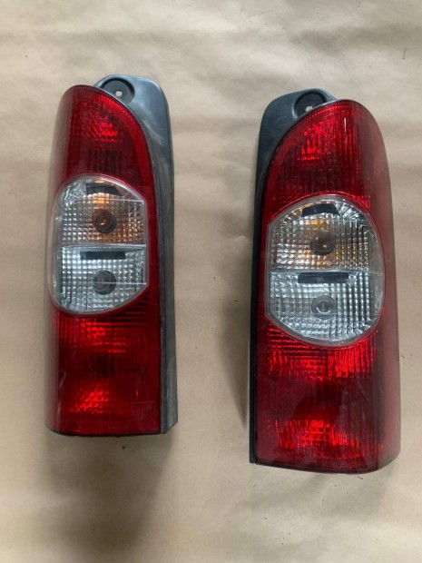 Renault master hátsó lámpa Eladó !