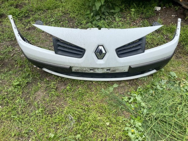 Renault megane 2/2 sérült első lökhárító