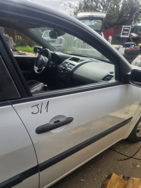 Renault megane 2 ferdehátu ajtó 18000