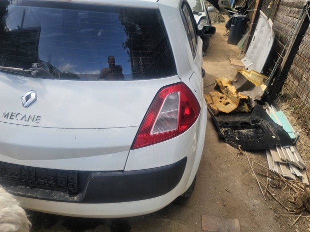 Renault megane 2 ferdehátu hátsó lámpa 9000
