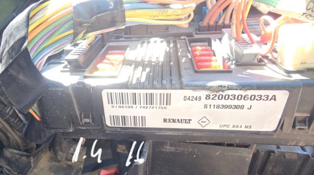 Renault megane 2 motortéri biztosíték tábla bsm modul 20000