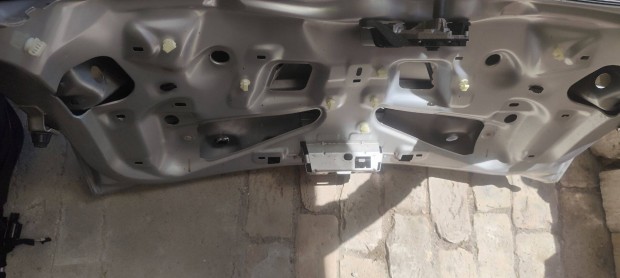 Renault megane 3 csomagtér ajtó törött