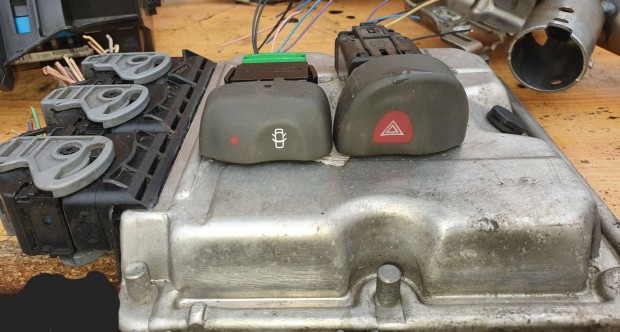 Renault scenic 1 vészvillogó elakadás jelző kapcsoló 3000