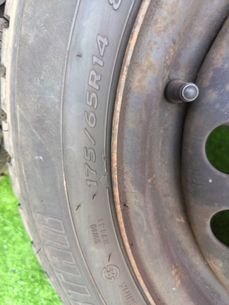 Renault téli gumi garnitúra 175/65/R14"