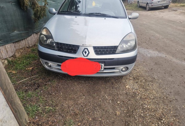 Renault thalia első lökhárító 25000