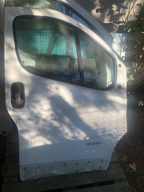 Renault trafic jobb első ajtó