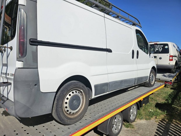 Renault trafic tetcsomagtart opel vivaro 