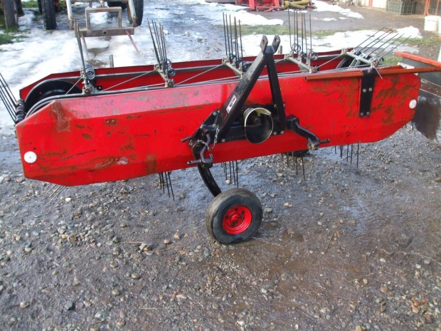 Rendk�pz� vogel-noot f�gesztett mtz p�tkocsi